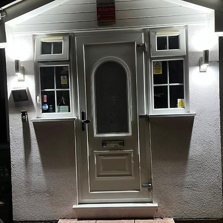Comfortable Single Bedroom With Free On Site Parking Kingston upon Thames  Kültér fotó